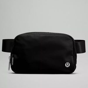 NWT LULULEMON EVERYWHERE BELT BAG * BLACK